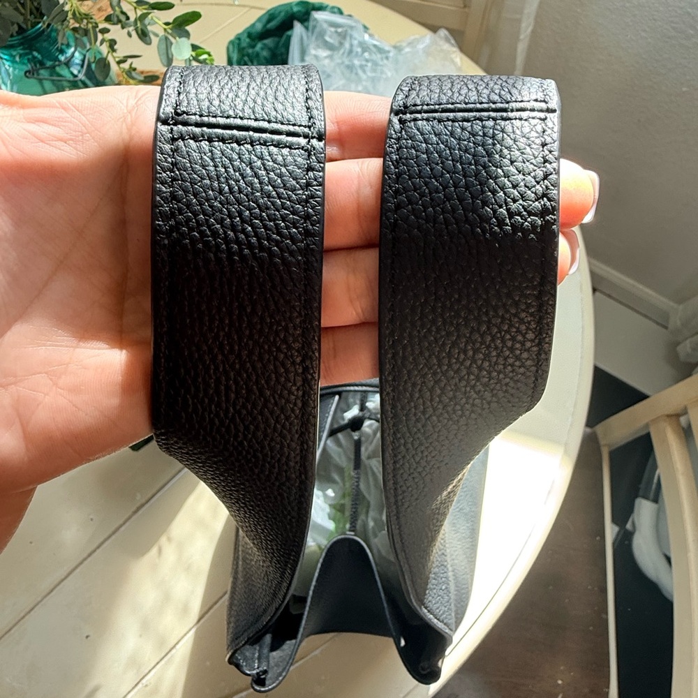 Yves Saint Laurent Black Leather Tote Bag - Picture 13 of 15